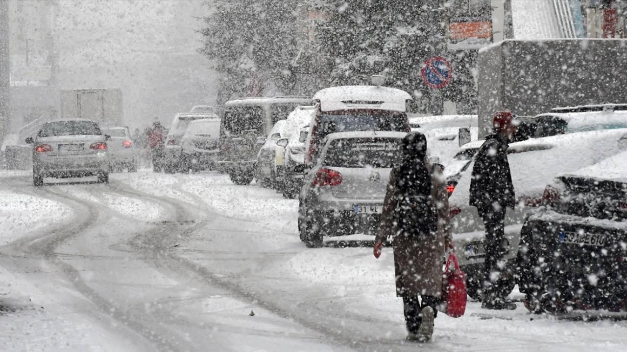 Nisan Ayında Kar Şoku! Kars'ta Yaşanan Yoğun Kar Yağışı Nedeniyle Birçok Köy Yolu Ulaşıma Kapandı